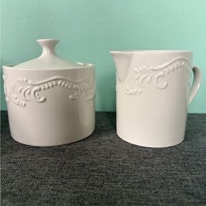 Elegant Pfaltzgraff Sugar and Creamer Set